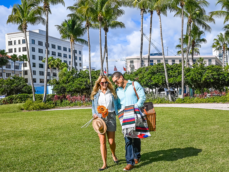 picnic couple day