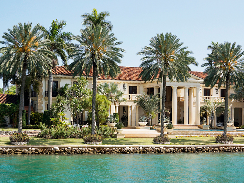 Waterfront vs. Golf Course Homes in West Palm Beach:  Lifestyle and Investment Prospects